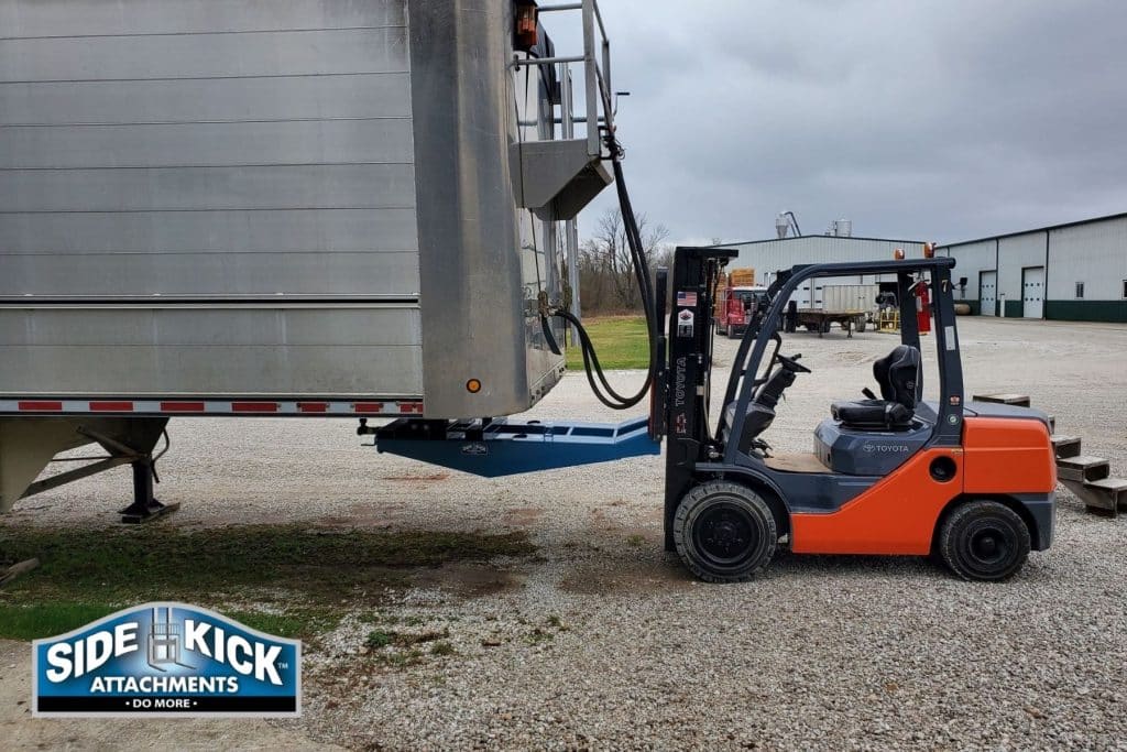 5 Essential Safety Tips for Moving Trailers with a Forklift 1